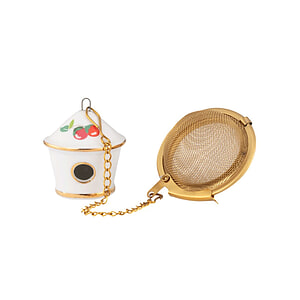 Thee infuser birdhouse
