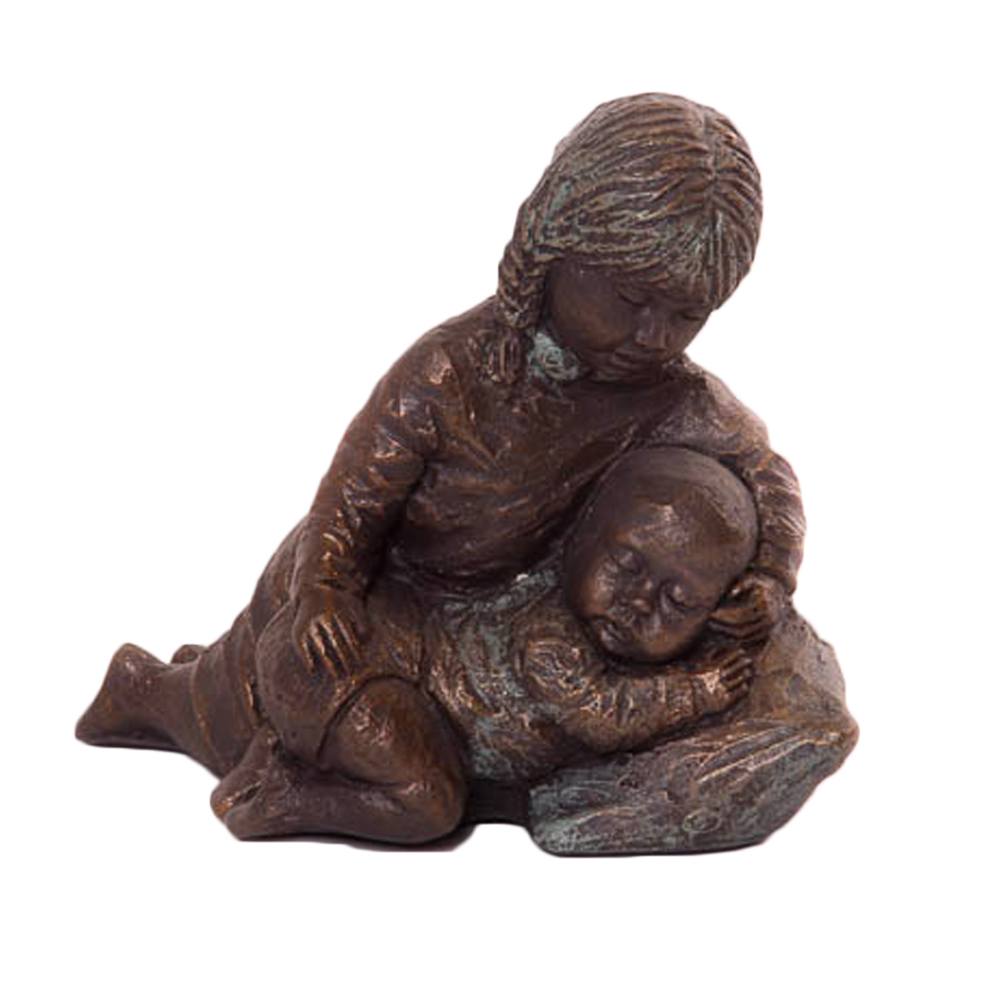 Beeld Meisje met slapende baby Beeld Meisje met slapende baby